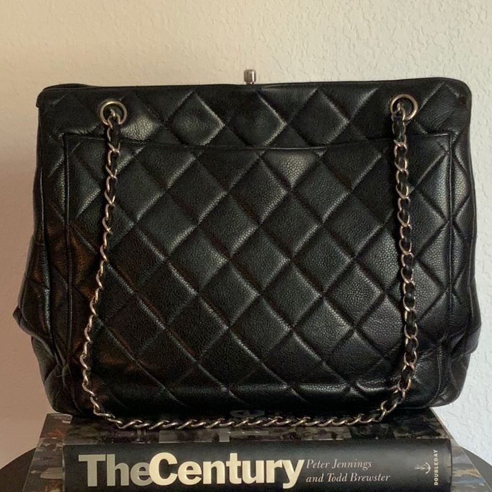 CHANEL jumbo black tote quilted leather